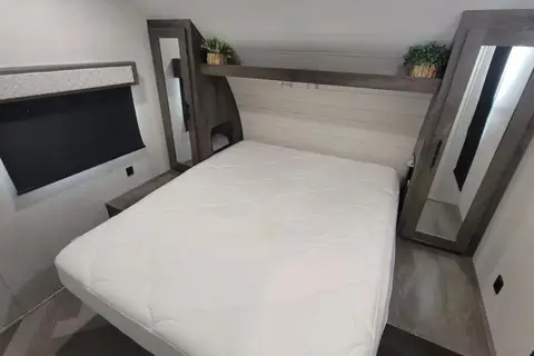Lindsay’s Easy Camper Lodging - 263BHXL