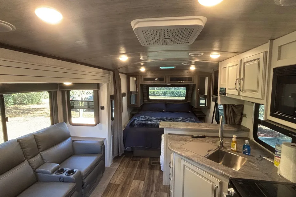 Scott's Keystone Cougar 22RBS Travel Trailer