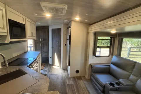 Scott's Keystone Cougar 22RBS Travel Trailer