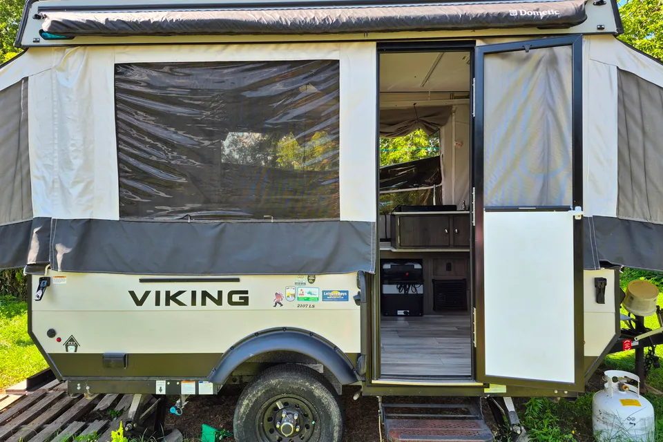 Sandra's Viking 2107LS Tent Trailer