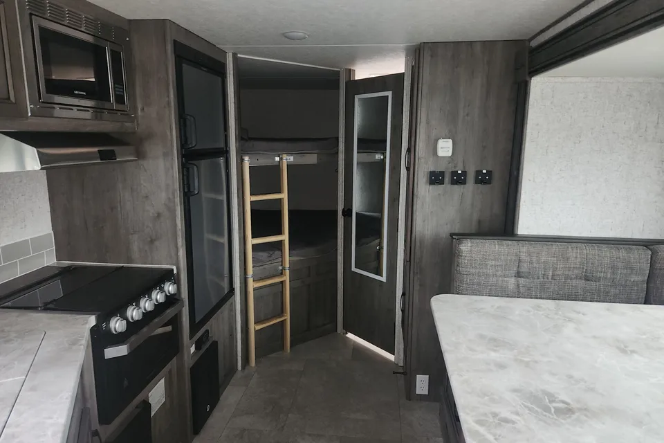 Daniel Coachmen Apex Roulotte