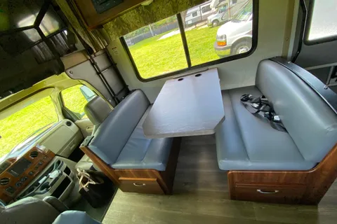 ERIC's Forest BEAUTY River Forester 3171DSF Class C