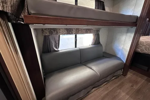 ERIC's Forest BEAUTY River Forester 3171DSF Class C
