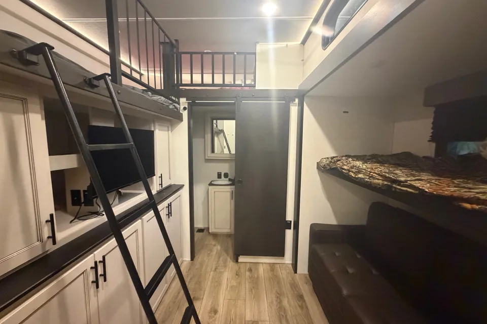Happy Camper Family Friendly Forest River Sabre Fifth Wheel