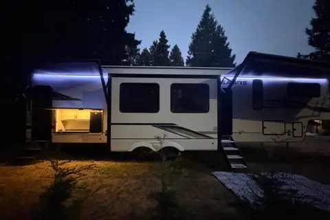 Happy Camper Family Friendly FR Sabre Fifth Wheel (DELIVERY+SETUP INCLUDED)