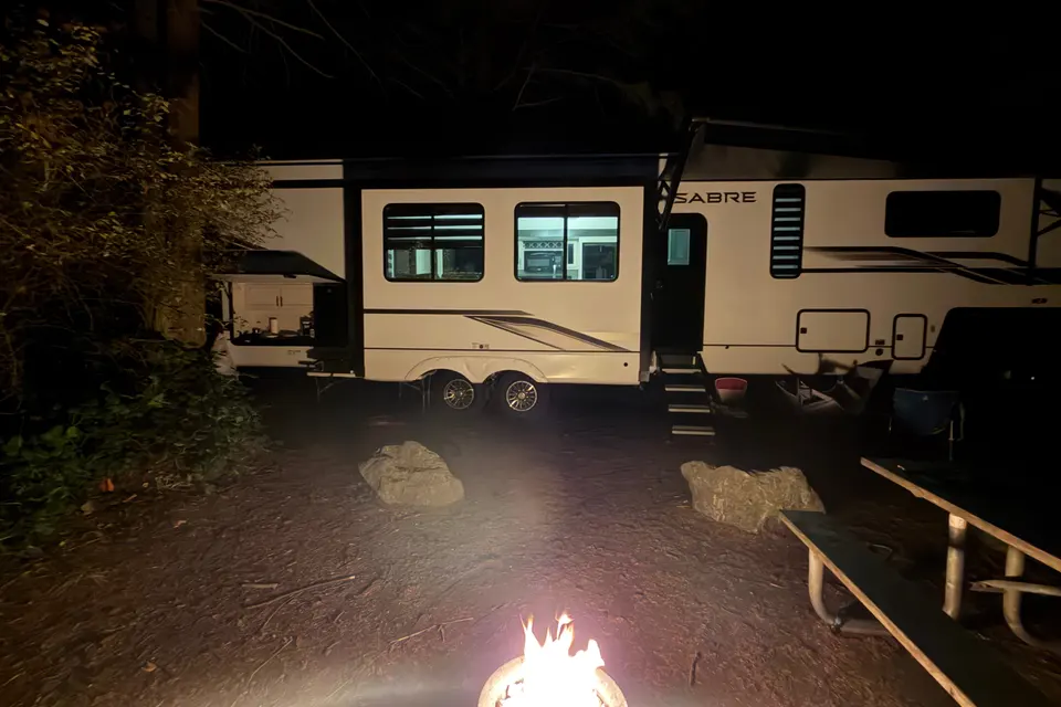 Happy Camper Family Friendly FR Sabre Fifth Wheel (DELIVERY+SETUP INCLUDED)