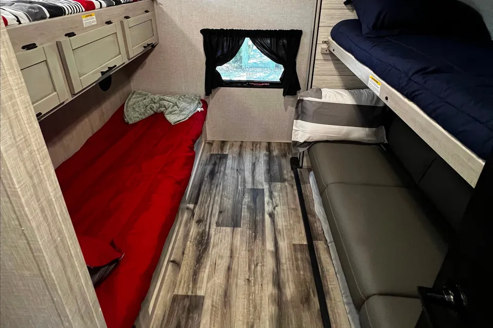 Roberto's Sunset Park RV Sunset super lite Travel Trailer