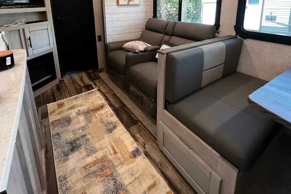 Roberto's Sunset Park RV Sunset super lite Travel Trailer