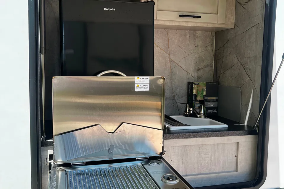 Roberto's Sunset Park RV Sunset super lite Travel Trailer