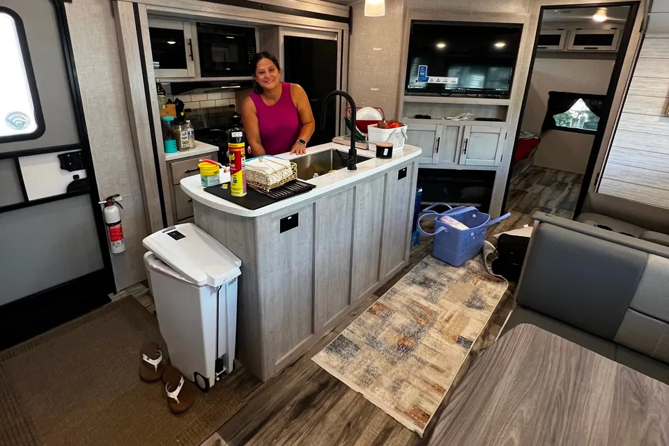 Roberto's Sunset Park RV Sunset super lite Travel Trailer