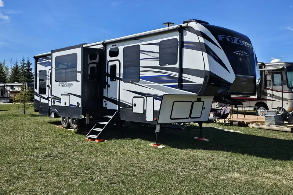 Conrad's Keystone Fusion Fifth Wheel