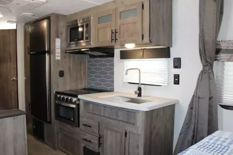 Super light Palomino Puma XLE Travel Trailer