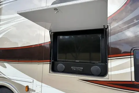 Incredible Dynamax Force HD 37BH Super Class C Bunkhouse