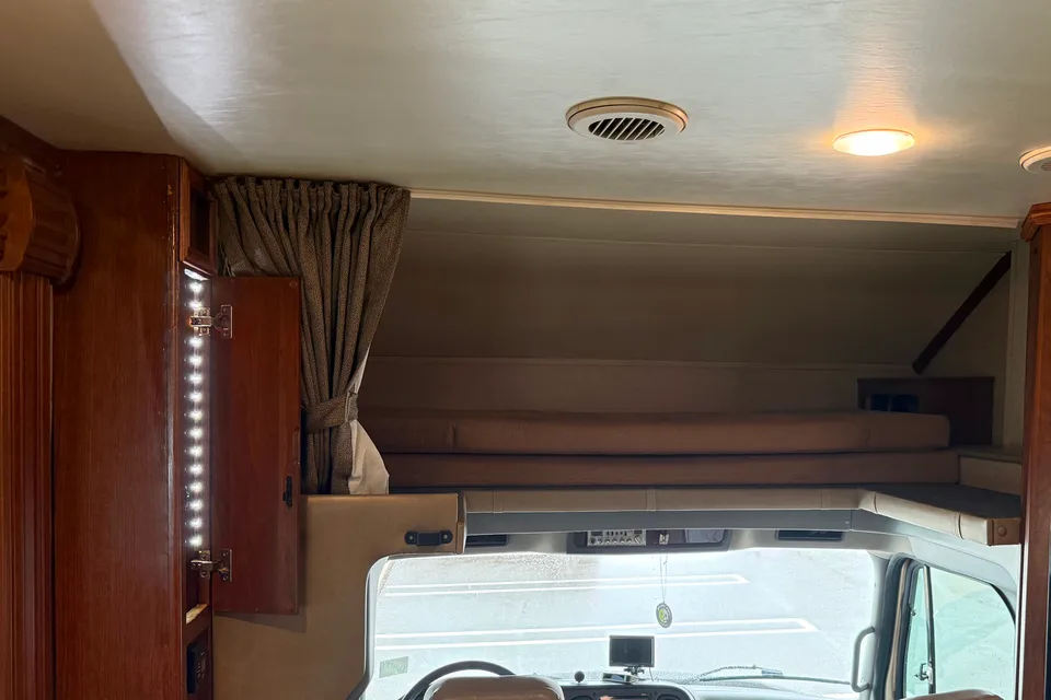 Incredible Dynamax Force HD 37BH Super Class C Bunkhouse