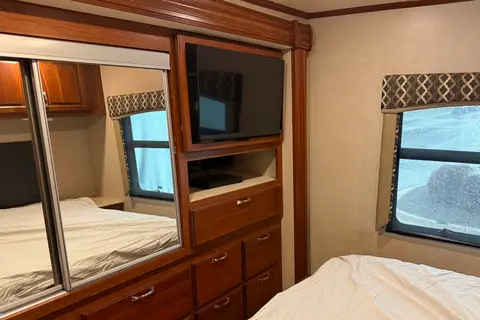 Incredible Dynamax Force HD 37BH Super Class C Bunkhouse