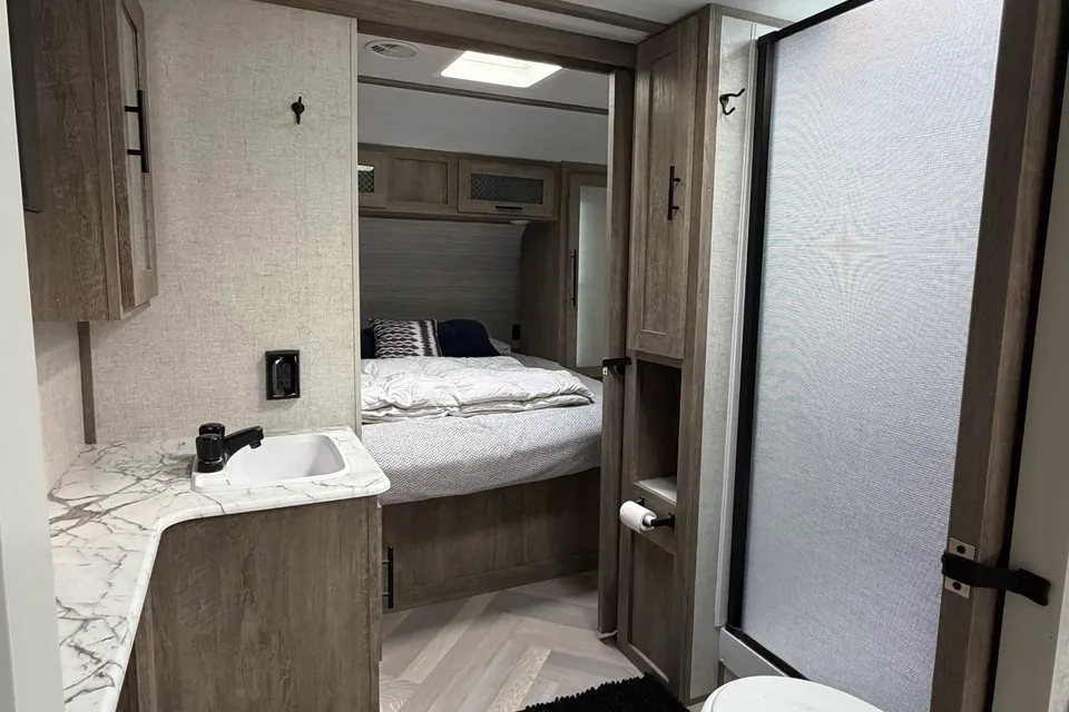 Victor's Forest River Hemisphere 29X BHL30 Travel Trailer