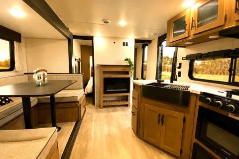🐺 Sugar Wolf 🐺 Dual Entry • Double Bunks • Slide-Out • Sleeps 8