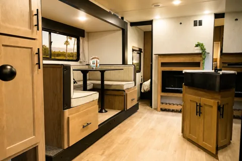 🐺 Sugar Wolf 🐺 Dual Entry • Double Bunks • Slide-Out • Sleeps 8