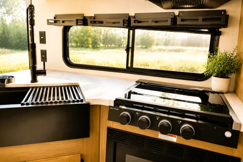 🐺 Sugar Wolf 🐺 Dual Entry • Double Bunks • Slide-Out • Sleeps 8
