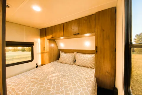🐺 Sugar Wolf 🐺 Dual Entry • Double Bunks • Slide-Out • Sleeps 8