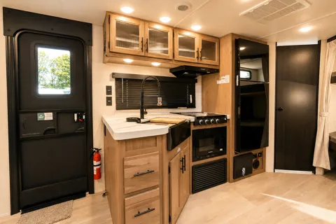 🐺 Sugar Wolf 🐺 Dual Entry • Double Bunks • Slide-Out • Sleeps 8