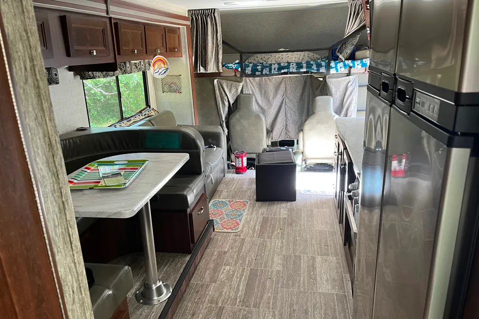 Jennifer 's Forest River 3010DS Class C