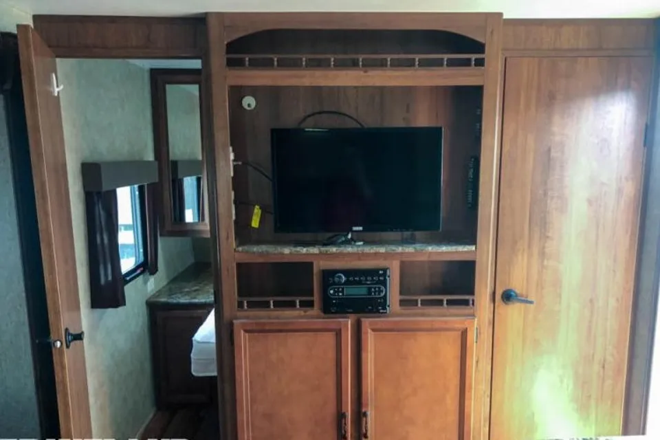 Christina's Gulfstream INNSBRUCK SUPREME Travel Trailer