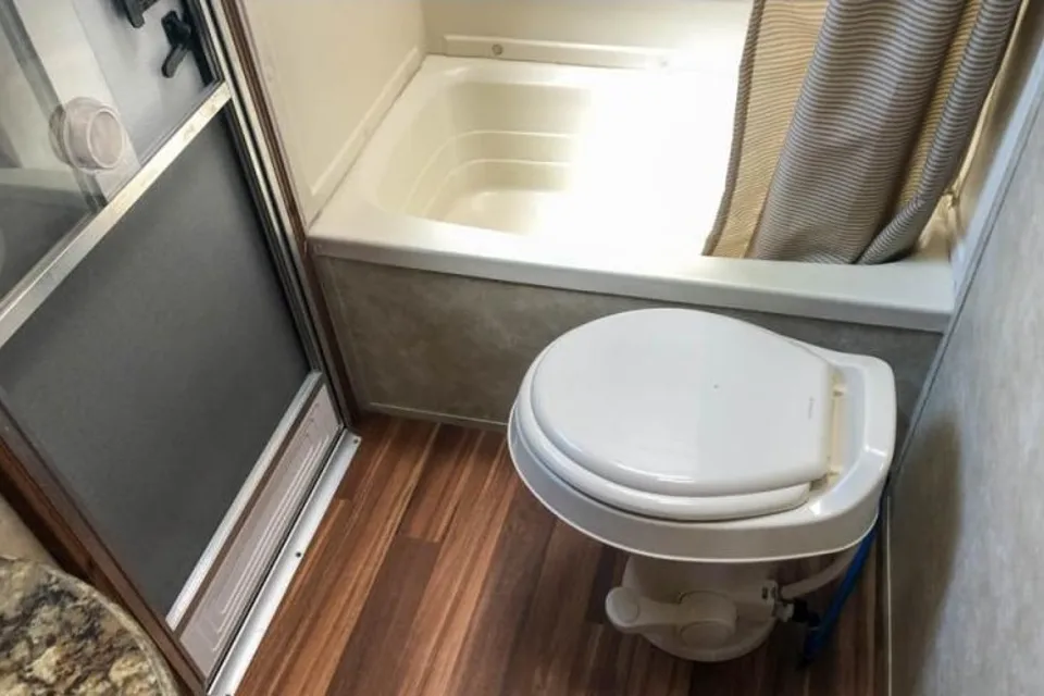 Christina's Gulfstream INNSBRUCK SUPREME Travel Trailer