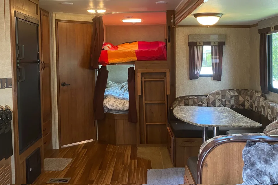 Christina's Gulfstream INNSBRUCK SUPREME Travel Trailer