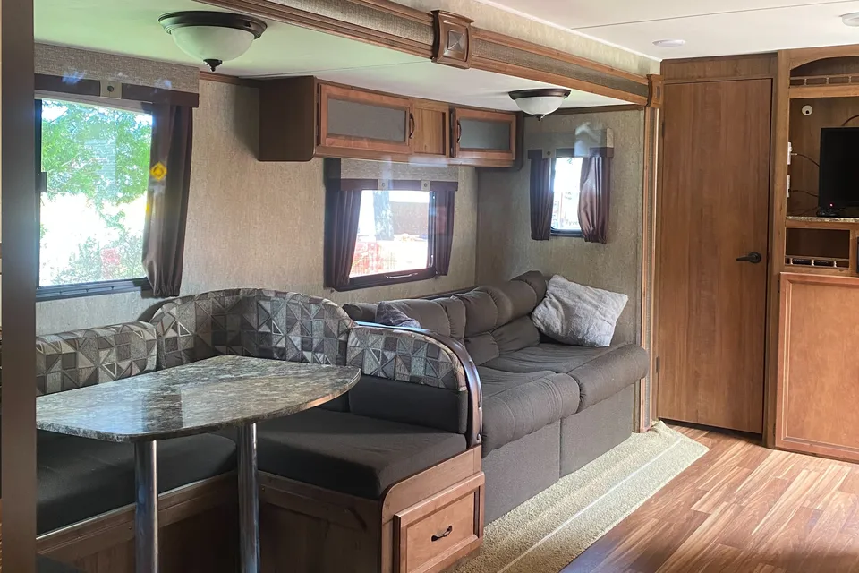 Christina's Gulfstream INNSBRUCK SUPREME Travel Trailer