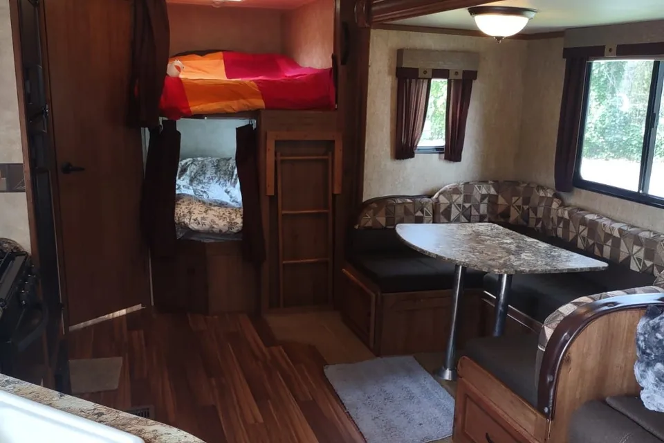 Christina's Gulfstream INNSBRUCK SUPREME Travel Trailer