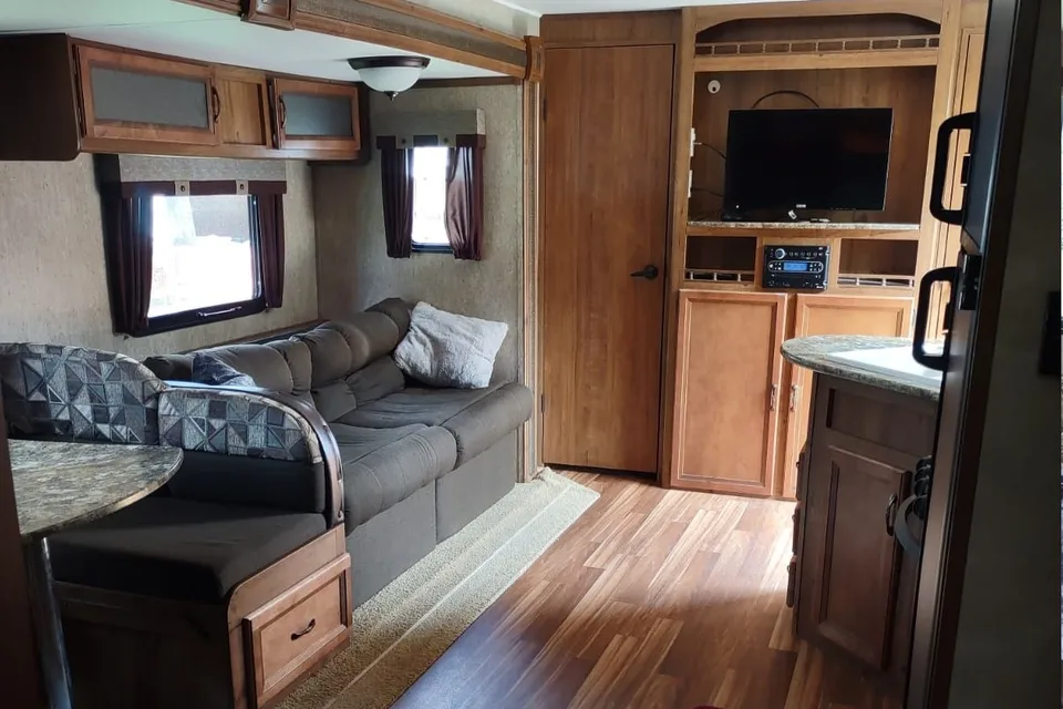 Christina's Gulfstream INNSBRUCK SUPREME Travel Trailer
