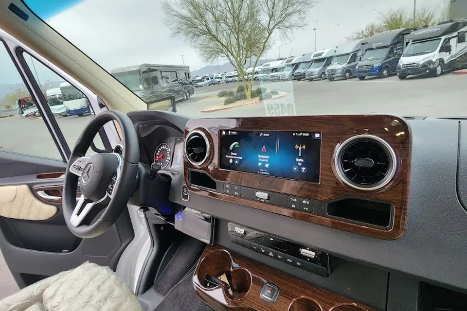 2023 Midwest Patriot FD2 – Ultimate Luxury Touring Coach
