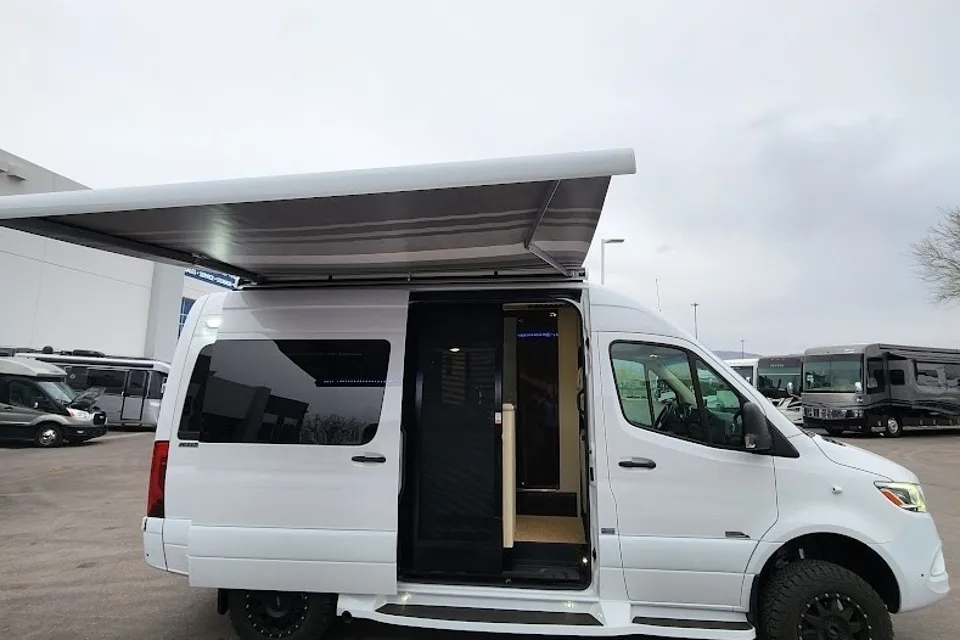 2023 Midwest Patriot FD2 – Ultimate Luxury Touring Coach