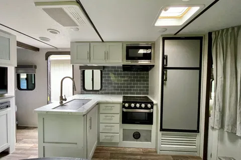 Cozy Bullet 28’ - Home Away From Home