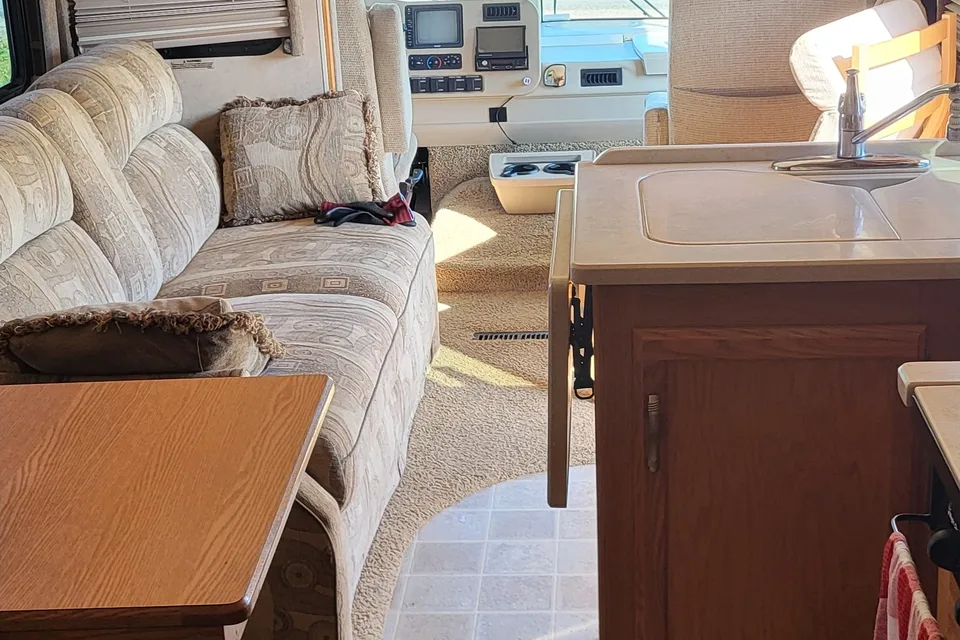 Squibbies Winnebago Voyage Class A