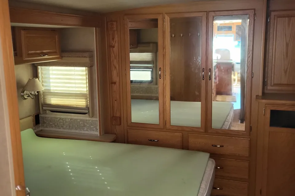 Squibbies Winnebago Voyage Class A
