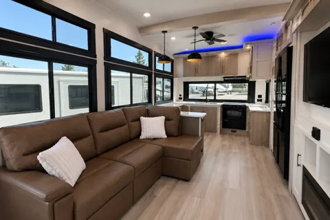Forest River Wildwood Heritage Glen Fifth Wheel