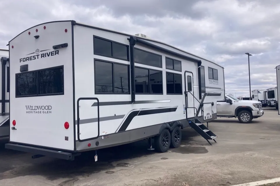Forest River Wildwood Heritage Glen Fifth Wheel