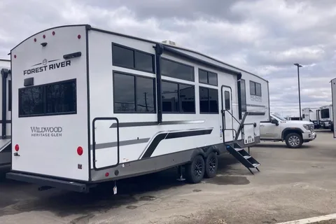 Forest River Wildwood Heritage Glen Fifth Wheel