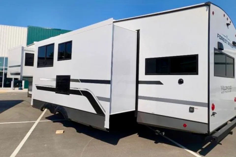Forest River Wildwood Heritage Glen Fifth Wheel