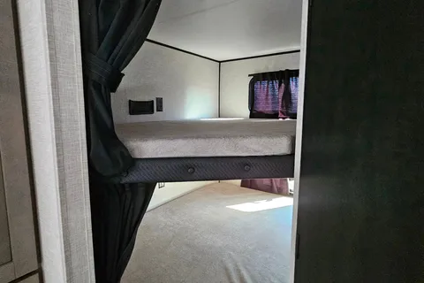 Terrah's Starcraft BHS26 Travel Trailer