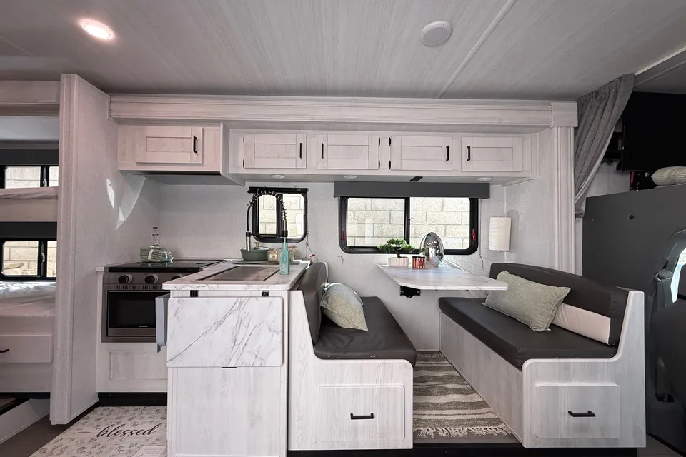 Forest River Entrada 3100FB Luxury Easy to drive Class C sleep up to 10