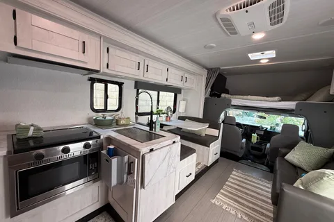 Forest River Entrada 3100FB Easy to drive Class C sleep up to 10