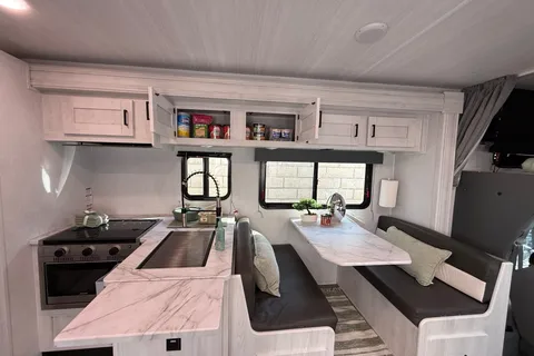Forest River Entrada 3100FB Easy to drive Class C sleep up to 10