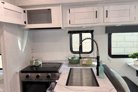 Forest River Entrada 3100FB Easy to drive Class C sleep up to 10