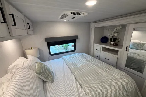 Forest River Entrada 3100FB Easy to drive Class C sleep up to 10