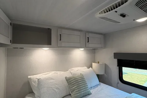 Forest River Entrada 3100FB Easy to drive Class C sleep up to 10
