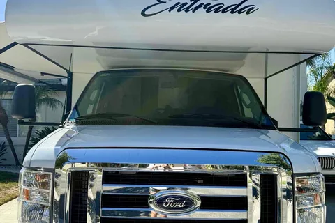 Forest River Entrada 3100FB Easy to drive Class C sleep up to 10