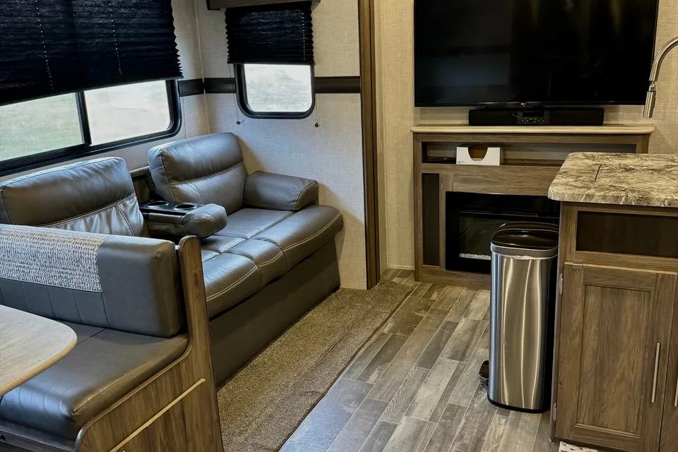 2022 CrossRoads RV Zinger ZR290KB
